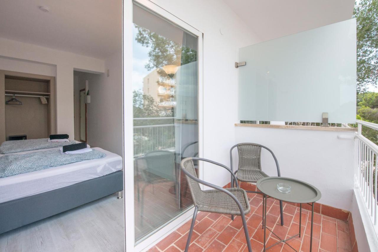 Beetroot, Jedes Zimmer Verfuegt Ueber Smart Tv , Eigenes Bad Mit Regendusche Und Balkon Llucmajor  Luaran gambar