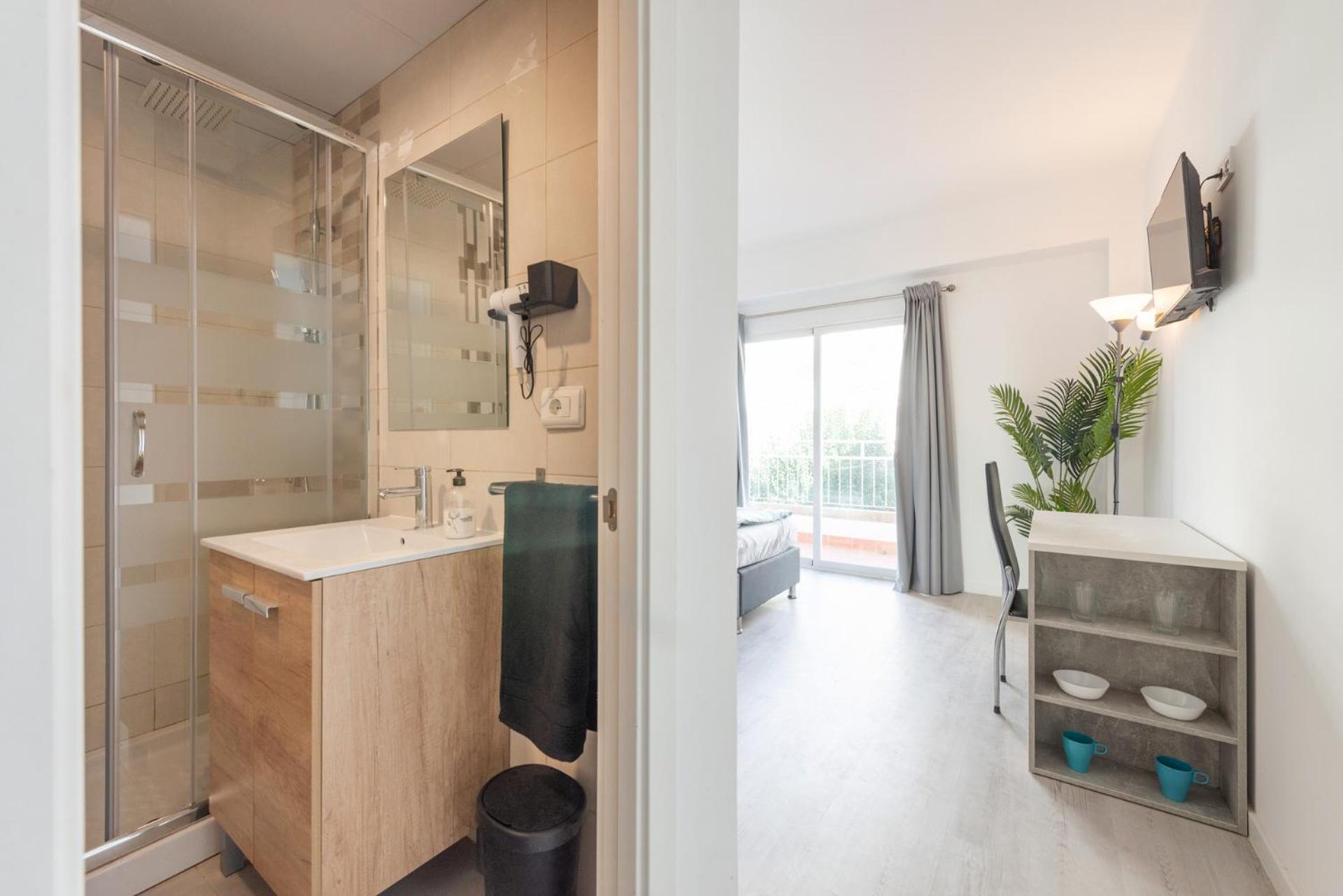 Beetroot, Jedes Zimmer Verfuegt Ueber Smart Tv , Eigenes Bad Mit Regendusche Und Balkon Llucmajor  Luaran gambar