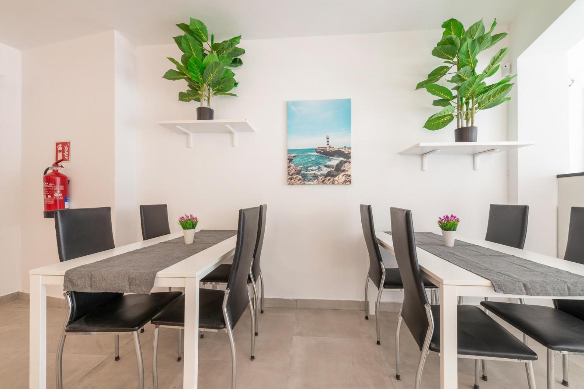 Beetroot, Jedes Zimmer Verfuegt Ueber Smart Tv , Eigenes Bad Mit Regendusche Und Balkon Llucmajor  Luaran gambar