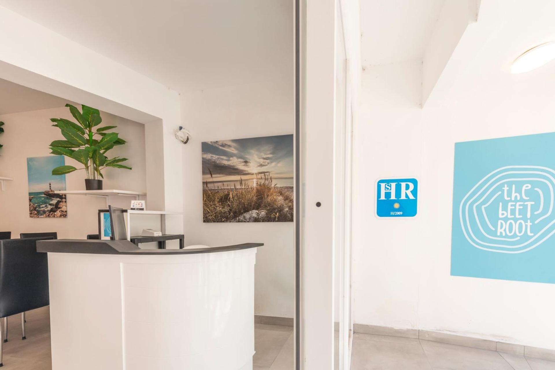 Beetroot, Jedes Zimmer Verfuegt Ueber Smart Tv , Eigenes Bad Mit Regendusche Und Balkon Llucmajor  Luaran gambar