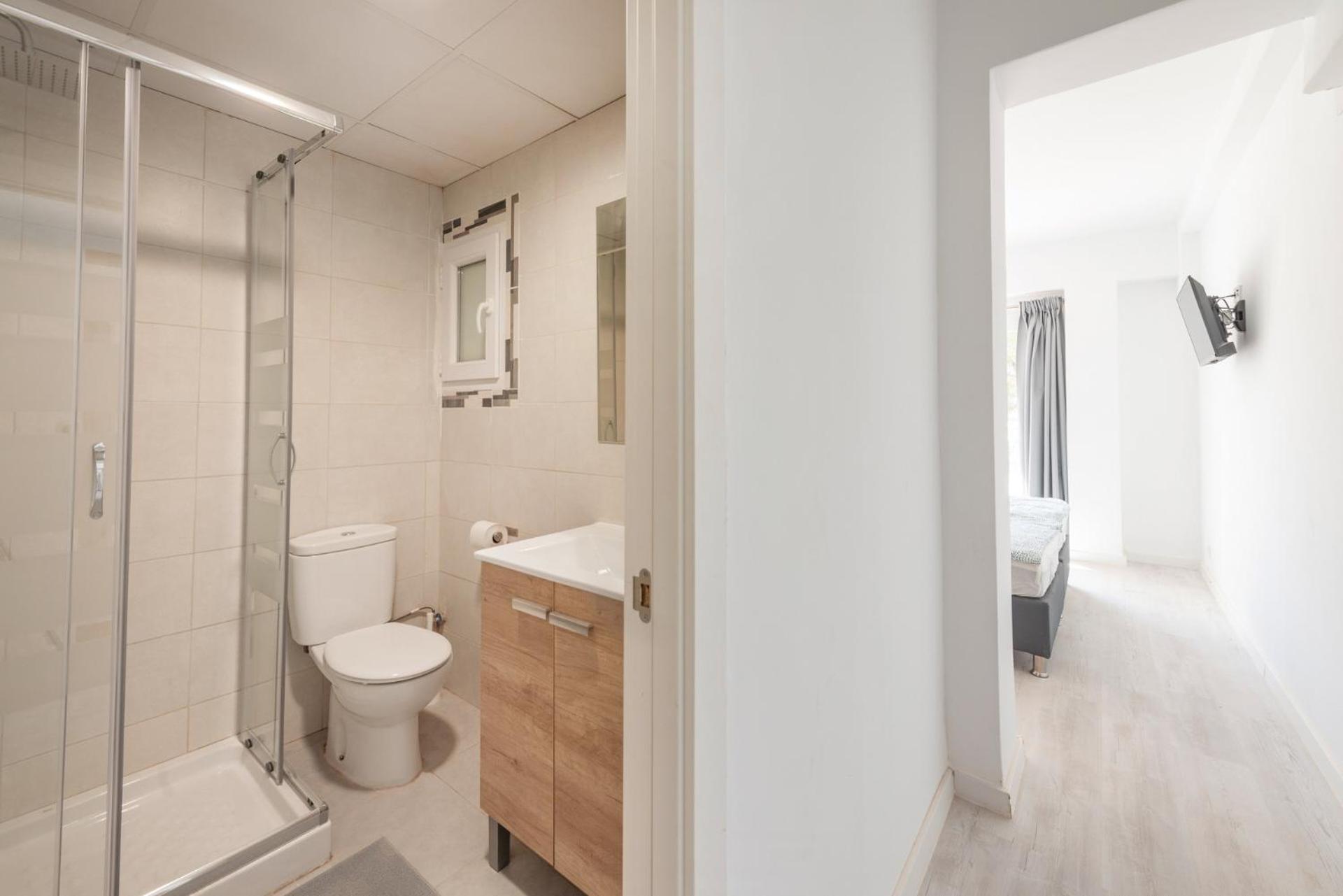 Beetroot, Jedes Zimmer Verfuegt Ueber Smart Tv , Eigenes Bad Mit Regendusche Und Balkon Llucmajor  Luaran gambar